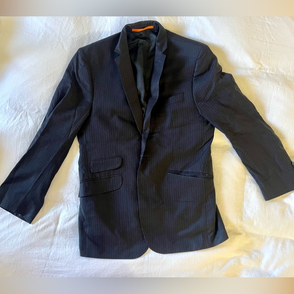 Ben Sherman sport coat. Navy blue w dotted white pinstripes. Men’s 38S W31.